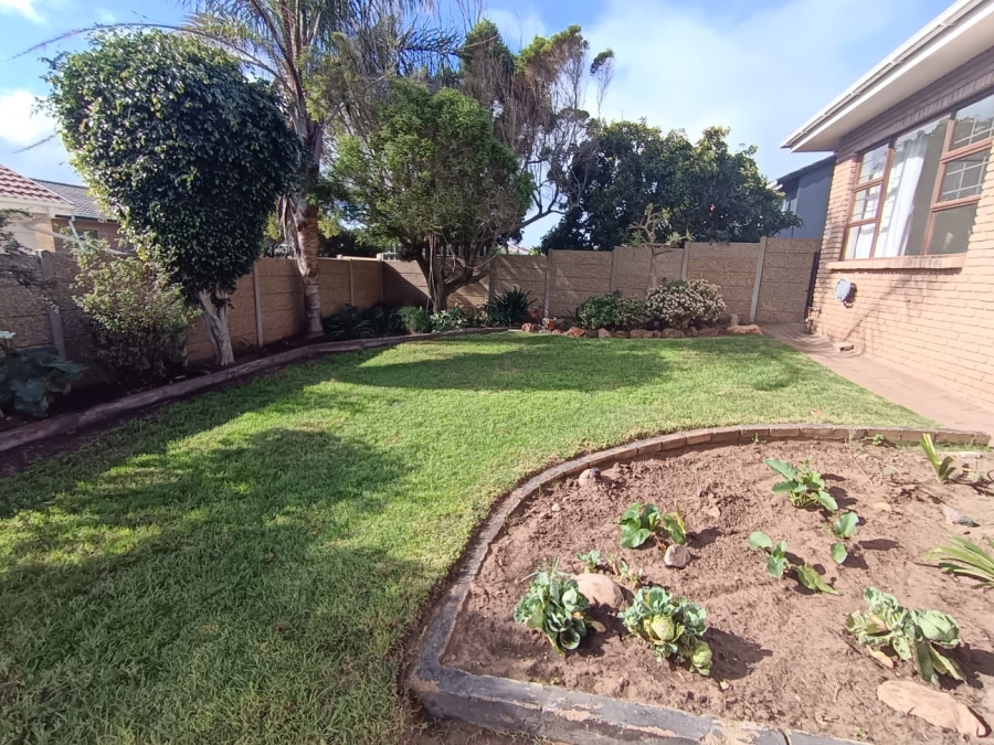 To Let 3 Bedroom Property for Rent in Heiderand Western Cape